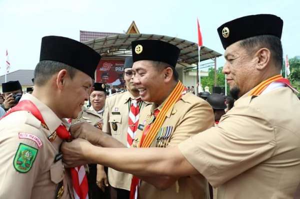 Camat Tampan Pekanbaru Terima Penghargaan Pancawarsa II